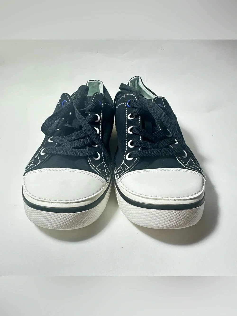 Crocs Hover Sneakers Black Canvas White Toecap Outsole J5 2013 Release 14797